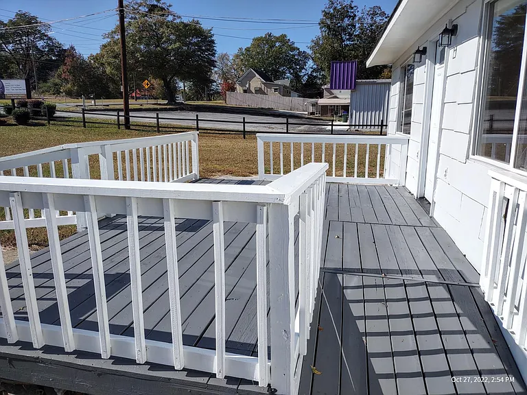 1020 S Main St NE — Photo 10