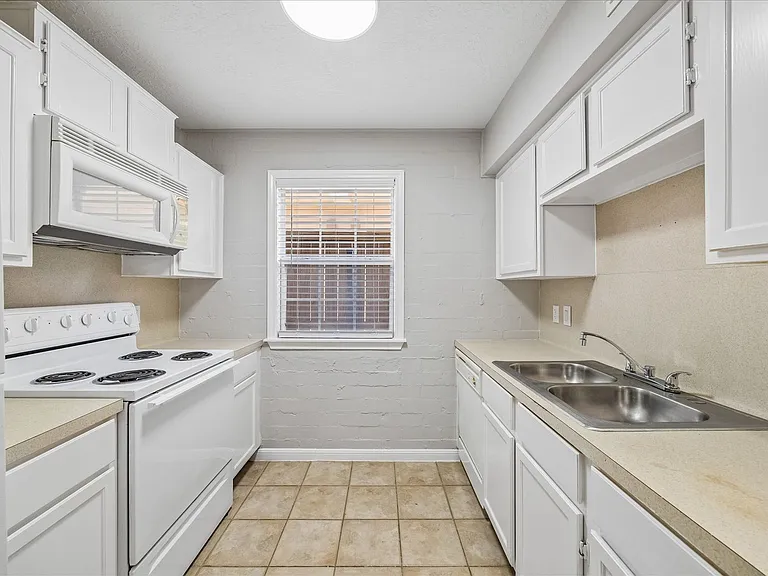 802 Stanford — Photo 18