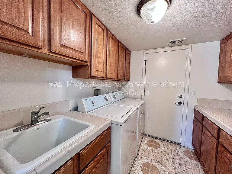 5460 W Ashcroft Ave — Photo 7