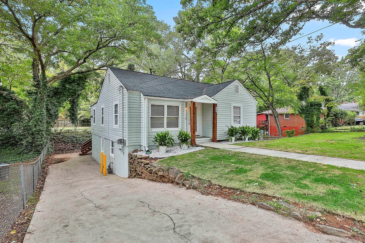 Building Photo - 1746 Spring Ave #B