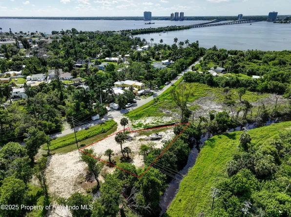 1107 River Rd, North Fort Myers, FL 33903