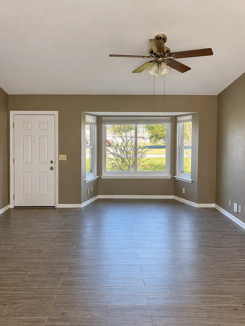 3/2 with large fenced in yard! — Photo 2