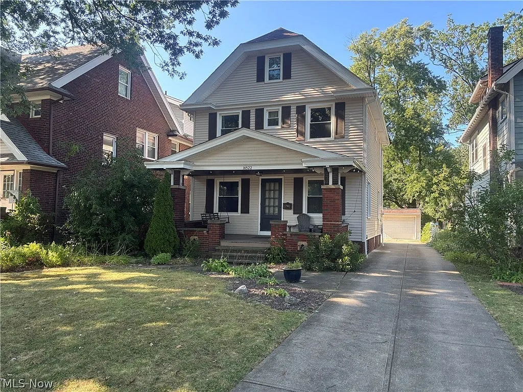 16522 Clifton Blvd — Photo 2