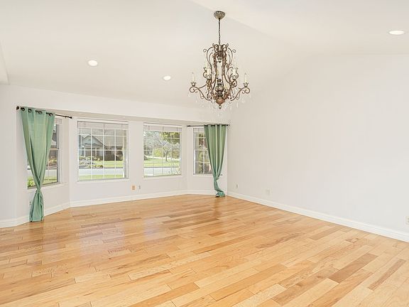 5th image of 4338 Beverly Dr