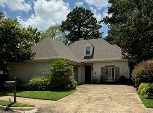 17 Waterford Pl, Jackson, MS 39211