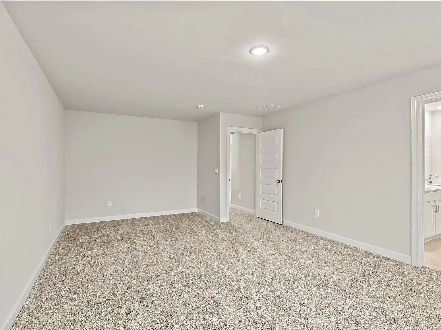 5 bed, 2674 sqft, $2,399 — Photo 4