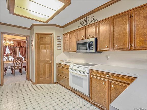 3rd image of 574 Northpark Ct