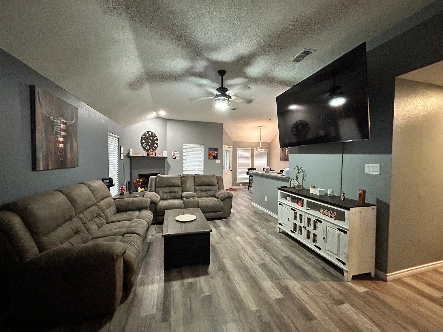 3 bed, 1312 sqft, $2,200 — Photo 3