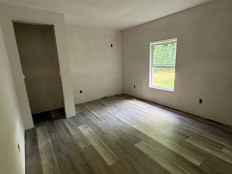 410 W Lincoln Ave — Photo 4
