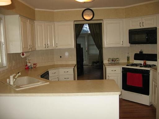 2nd image of 3292 N Carriageway Dr