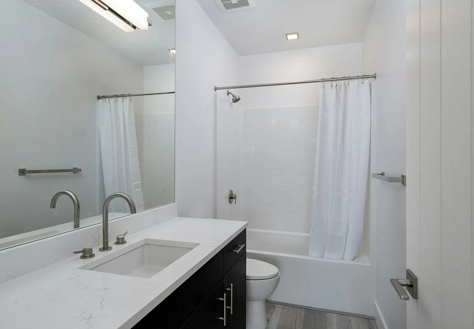 2111 Cross Street, Unit 201 — Photo 2