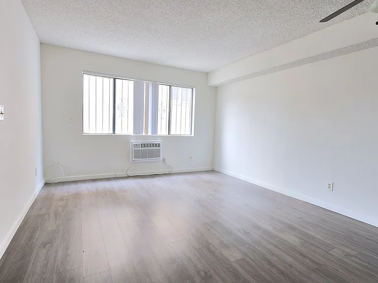 140 N Commonwealth Ave — Photo 10