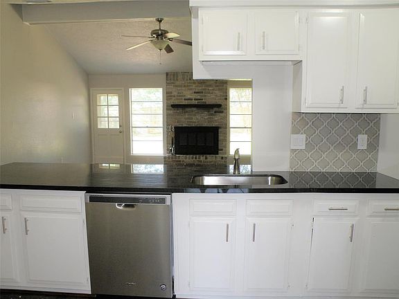 4th image of 6213 Woodvale Dr