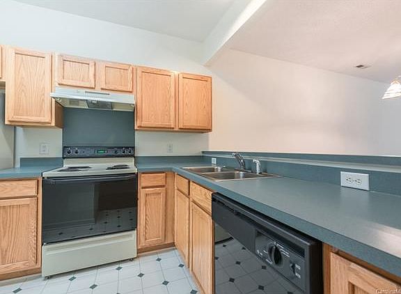 3rd image of 8877 Cinnabay Dr #8877