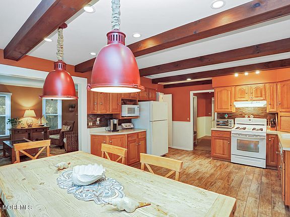 4th image of 1520 Lakewood Road
