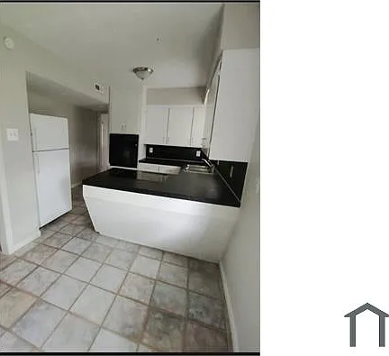 4 bed, 1900 sqft, $2,100 — Photo 2