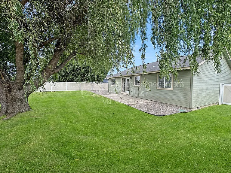 1017 W Edwards Ave — Photo 14