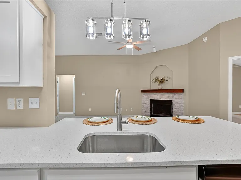 863 S Lilac Loop — Photo 12