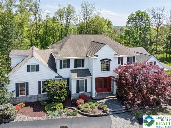 4450 Pond View Ct, Bethlehem, PA 18020
