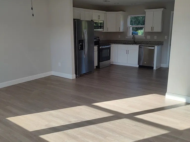 1607 N Green River Rd #B — Photo 2