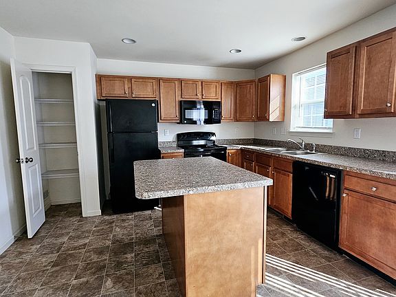 3rd image of 3800 Birchwood Cir #924