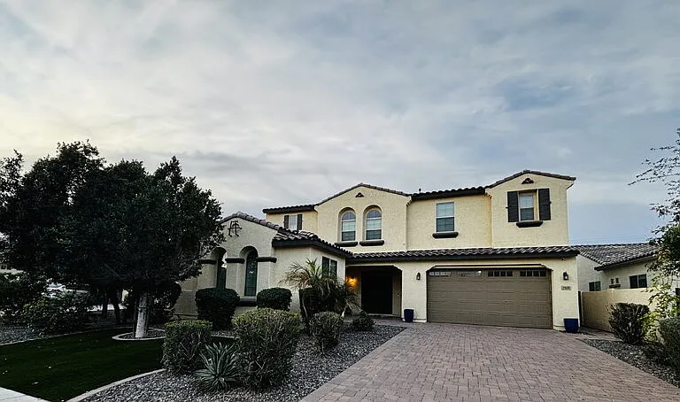 2565 E Ebony Dr — Photo 1