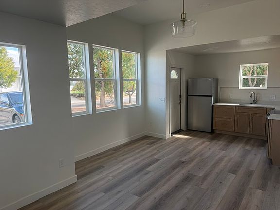 4th image of 2715 Marsh Ln #B