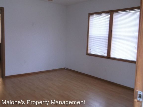 3rd image of 524 N Elm Ave