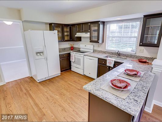 5th image of 5 Hawthorne Ct
