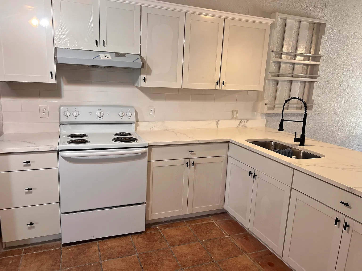 5 bed, 976 sqft, $1,500 — Photo 3