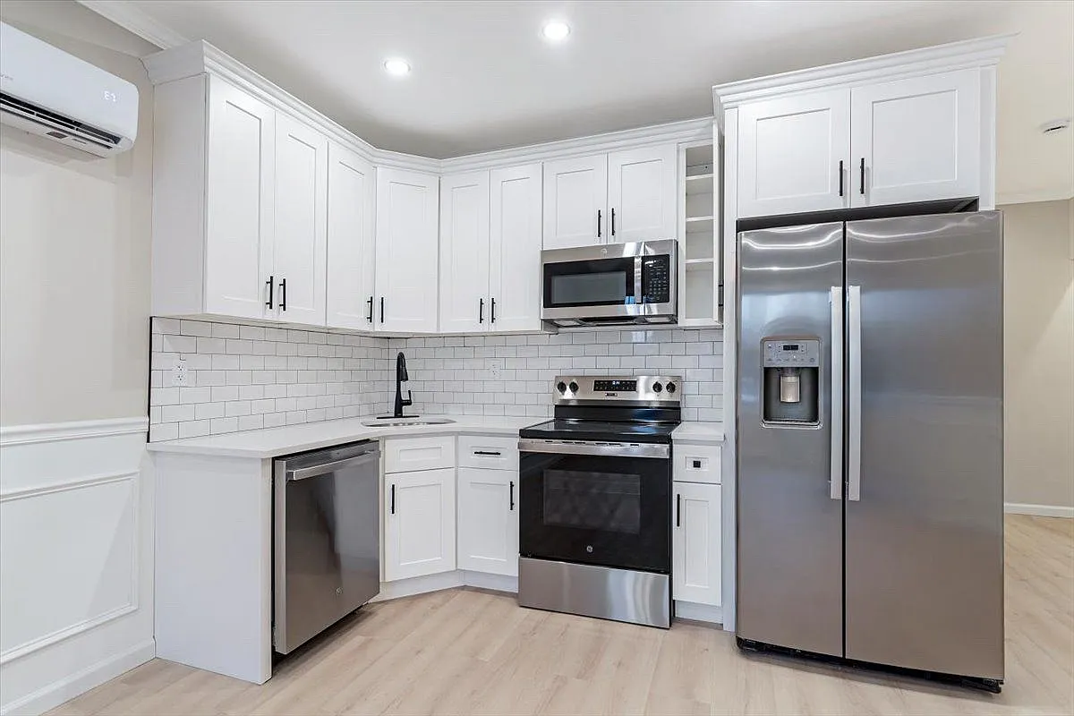 3 bed, 1100 sqft, $3,500 — Photo 4