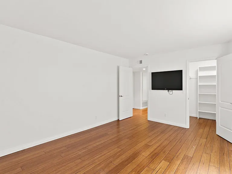 317 1/2 Heliotrope Ave — Photo 22