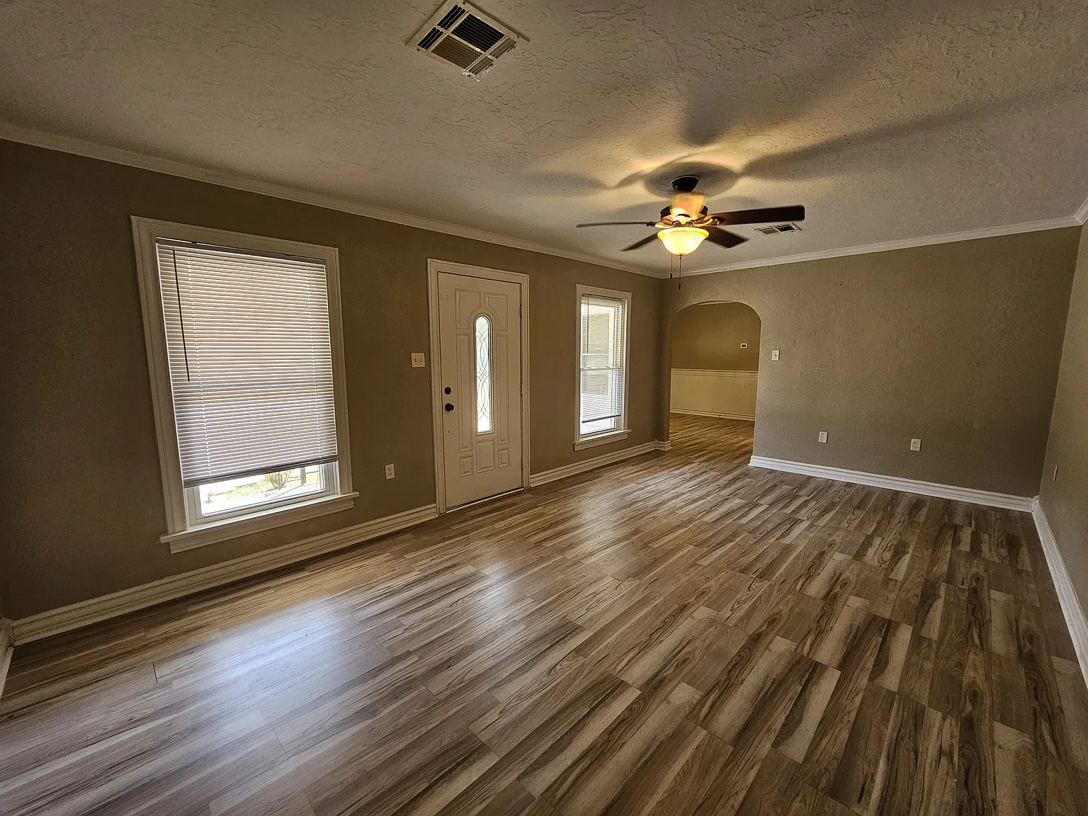 3 bed, 1400 sqft, $1,400 — Photo 3