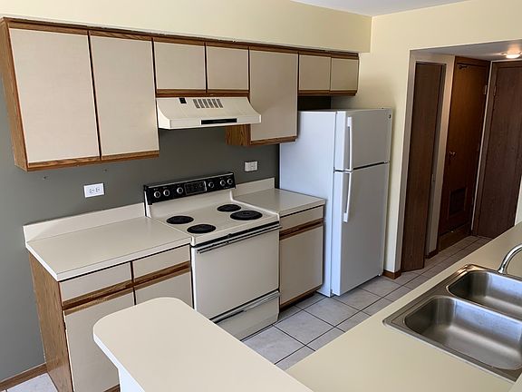 5th image of 1035 N Knollwood Dr