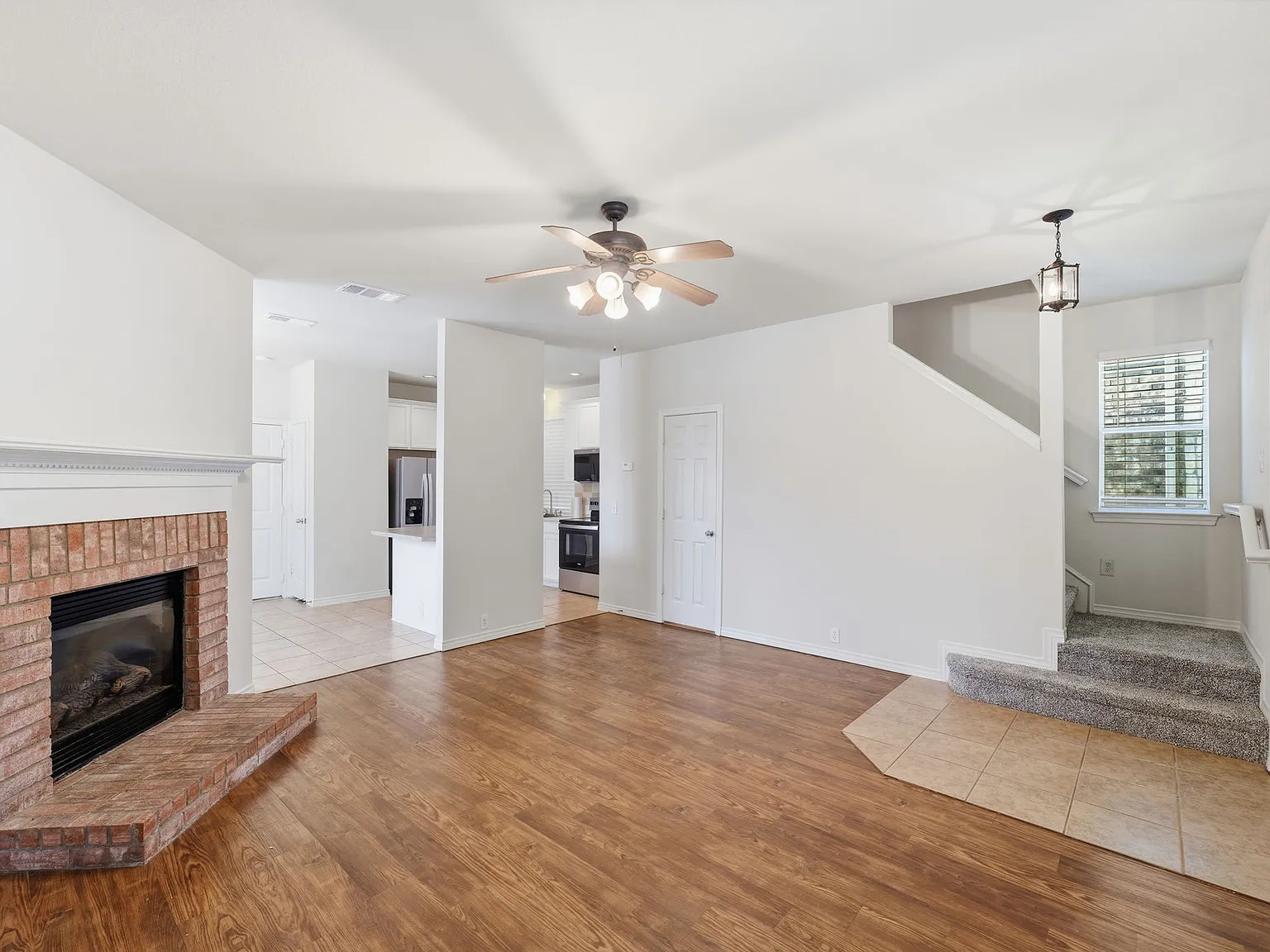 2 bed, 2.5 bath, 1252 sqft, $2,350 — Photo 3