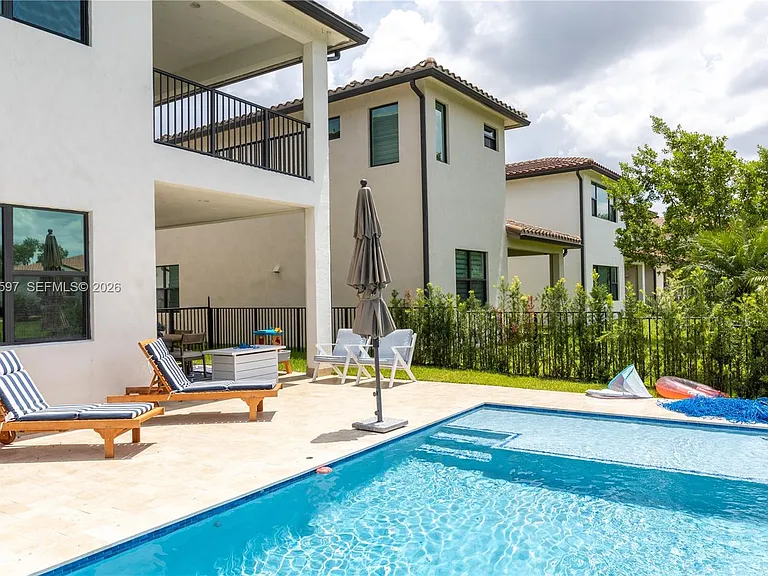 11826 SW 13th Ct — Photo 3