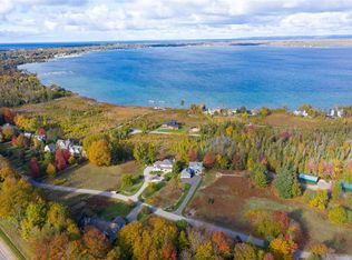 3 Robins Ridge Rd, Charlevoix, MI 49720