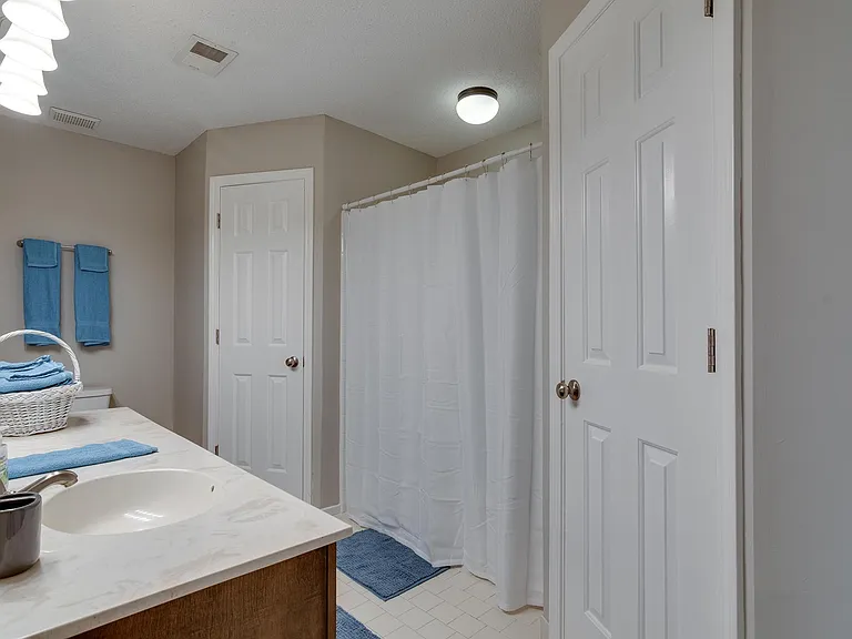 841 Cloverleaf Dr — Photo 10