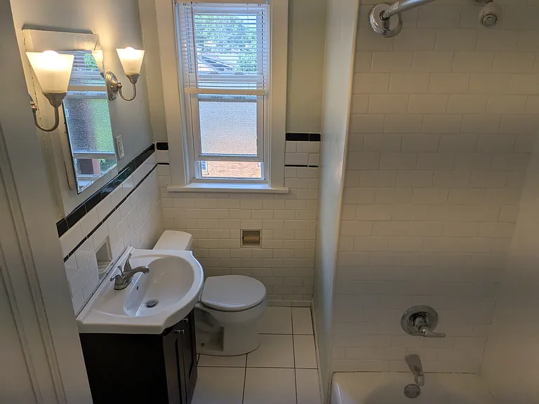 2825 Glenmore Ave — Photo 8
