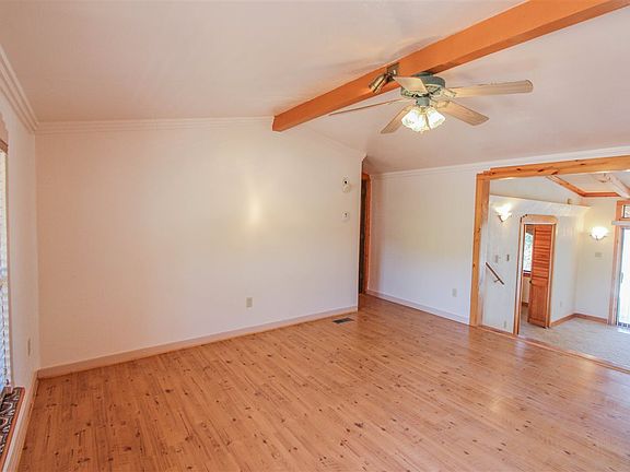 4th image of 9 Amelia Ln