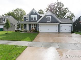 8518 Twin Lakes Dr, Jenison, MI 49428