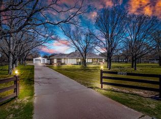 1529 Meadow Way, Terrell, TX 75160