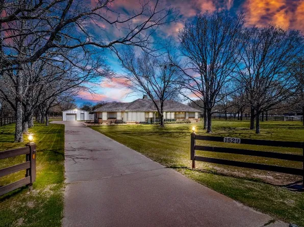 1529 Meadow Way, Terrell, TX 75160