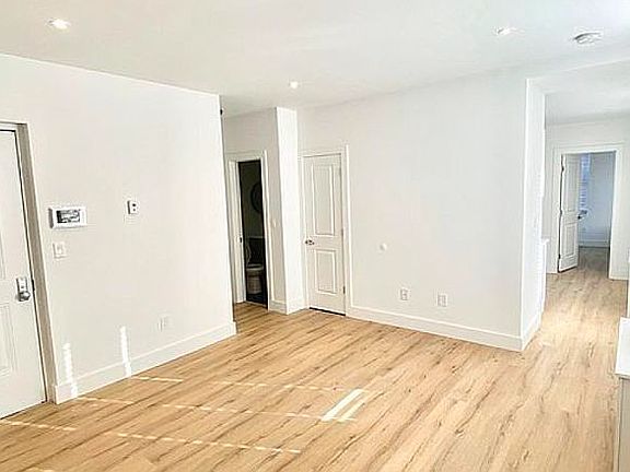 5th image of 4-6 Larsen St