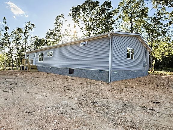 3rd image of 641 Woodland Rd
