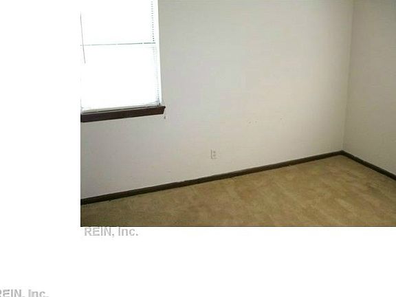 5th image of 305 Christa Dr #B
