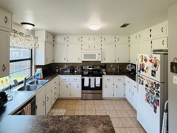 4th image of 203 Daffodil Dr