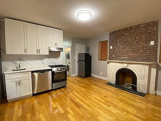 1st image of 449 W 51st St #1R4