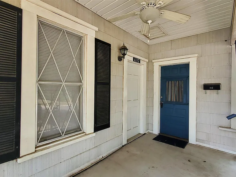 1117 W 4th St — Photo 2