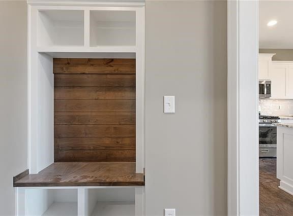 5th image of 206 E Woodland Ave